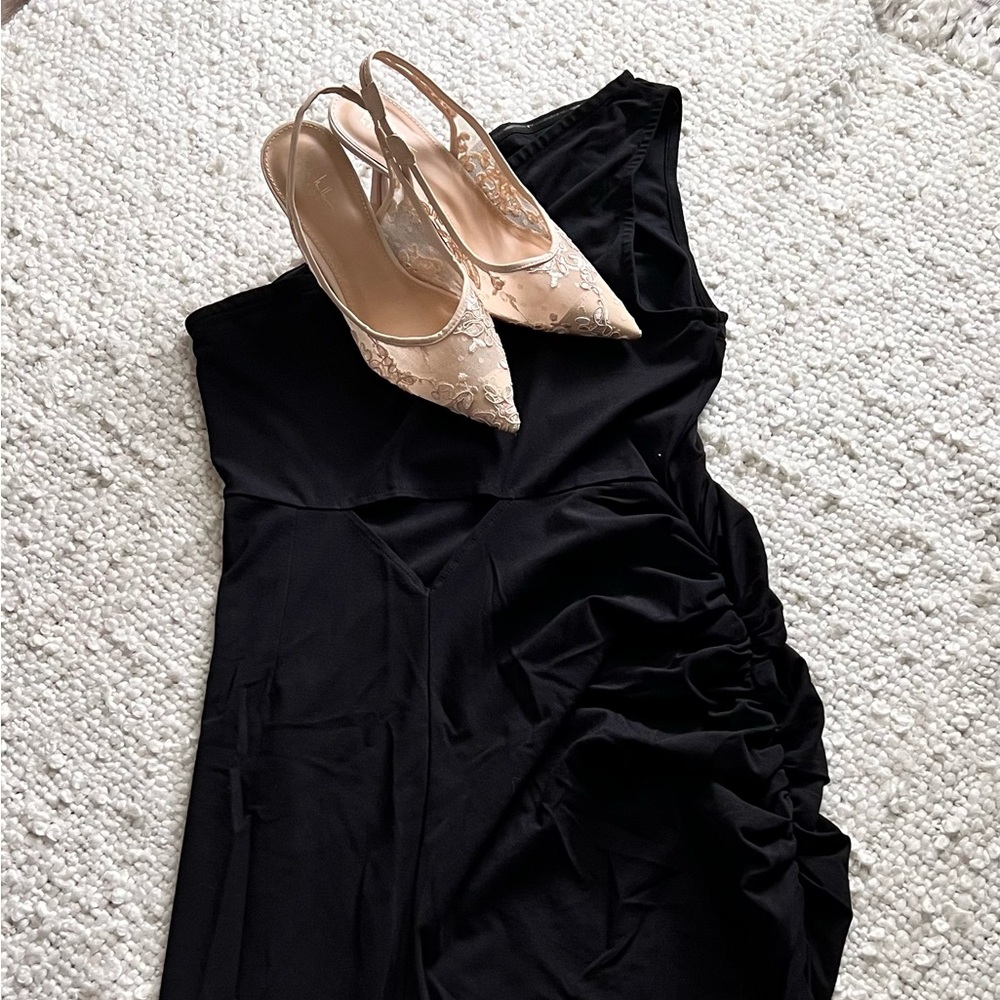 Elegant Black One-Shoulder Dress